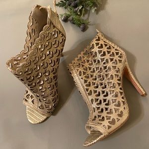 Alice + Olivia Leather  Snake Print Heart Laser Booties Size EU39